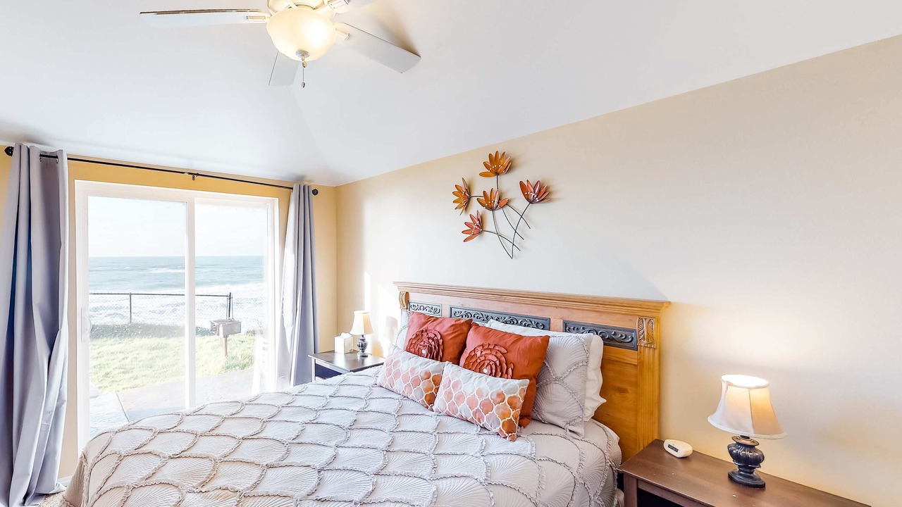Photo of Bedroom in Gleneden Beach