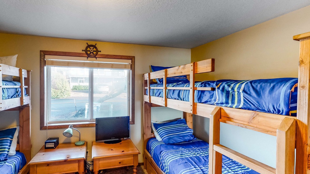 Photo of Bedroom in Gleneden Beach