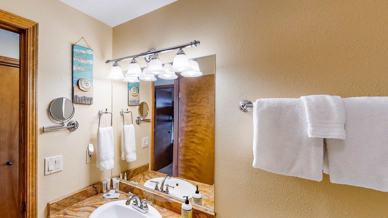 Photo of Bathroom in Gleneden Beach