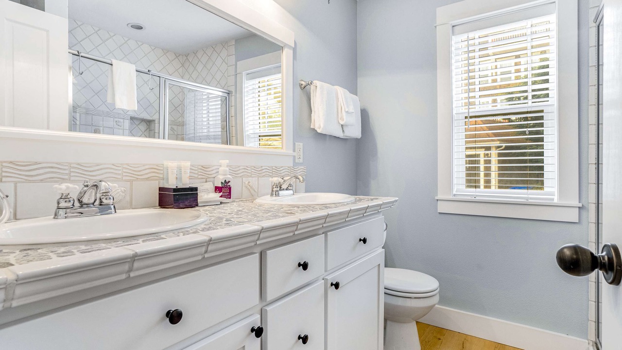 Photo of Bathroom in Nelscott