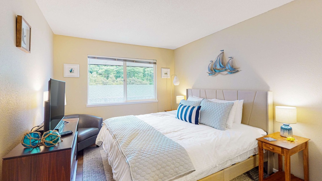 Photo of Bedroom in Neskowin