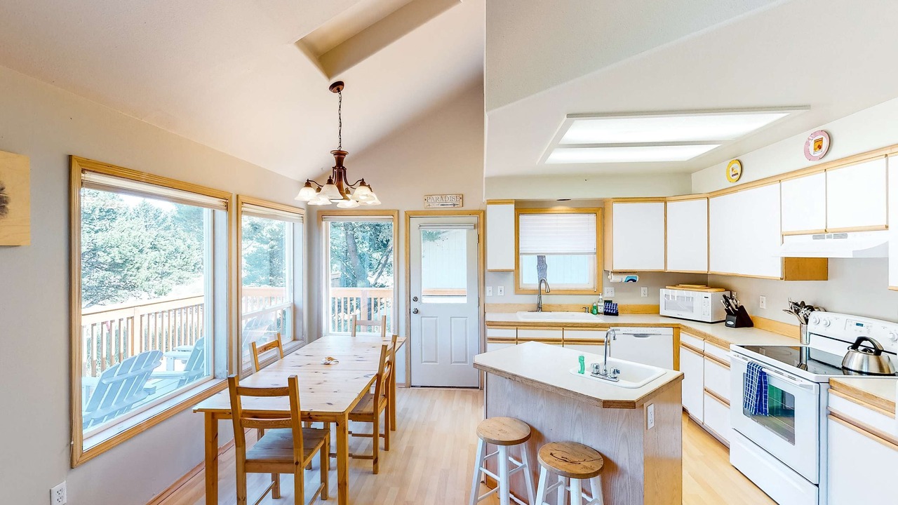 Photo of Kitchen in Kiwanda Shores