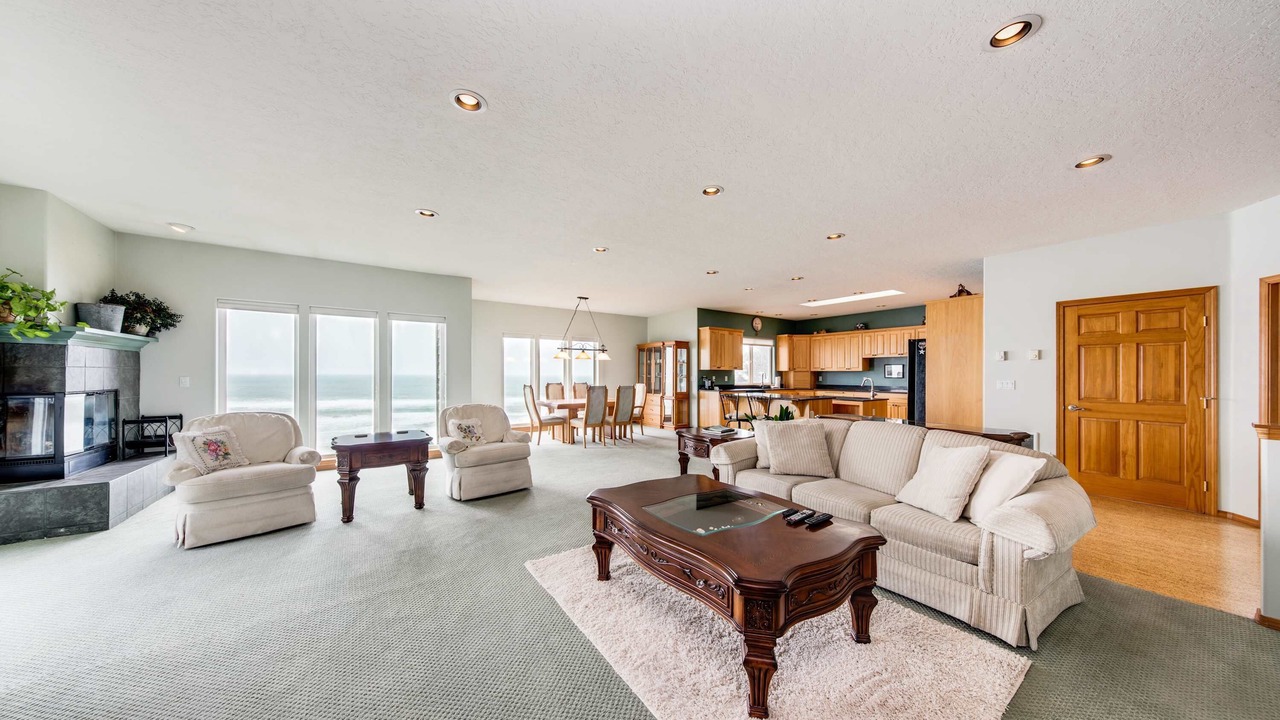 Photo of Livingroom in Cloverdale