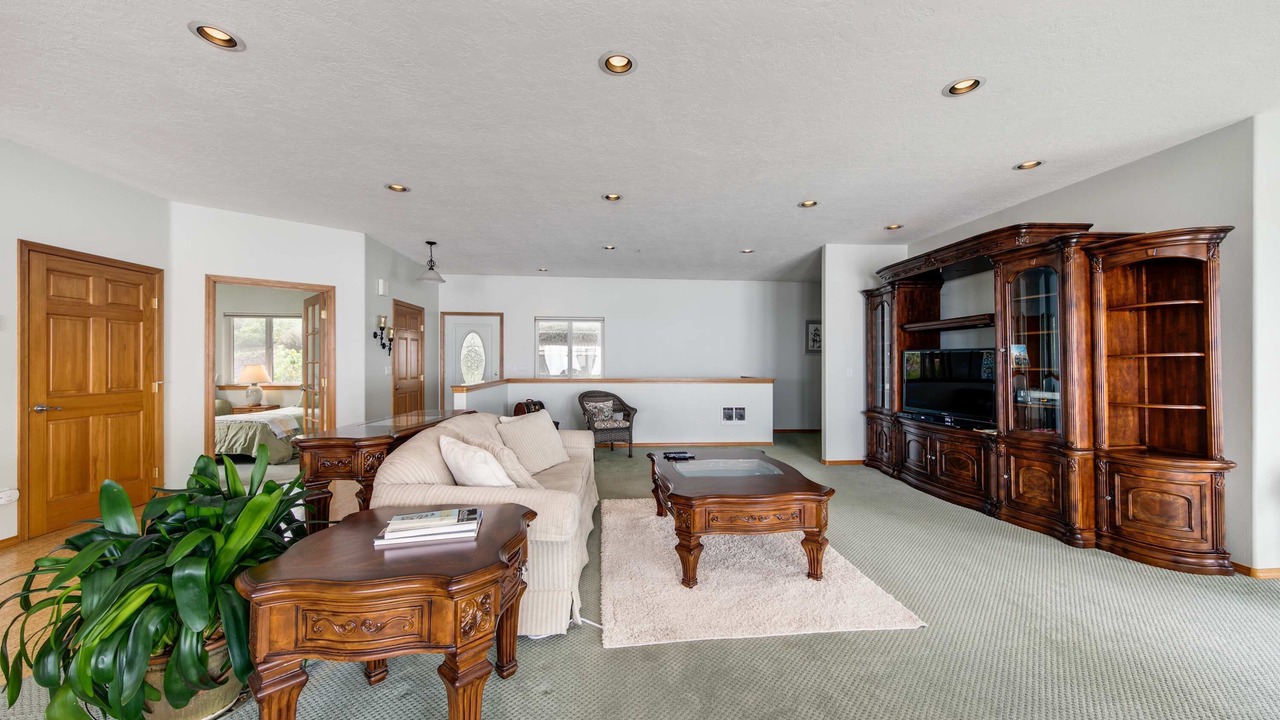 Photo of Livingroom in Cloverdale