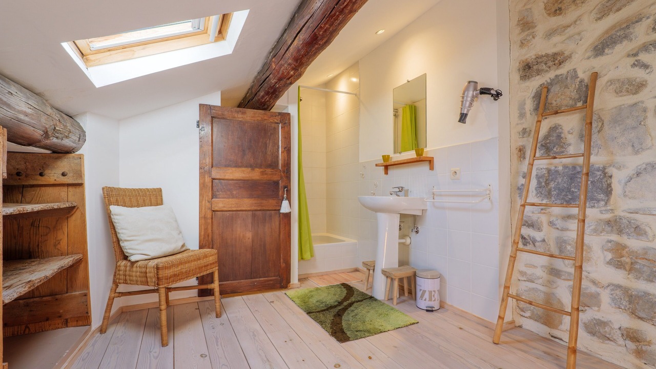 Photo of Bathroom in Saint Alban Auriolles