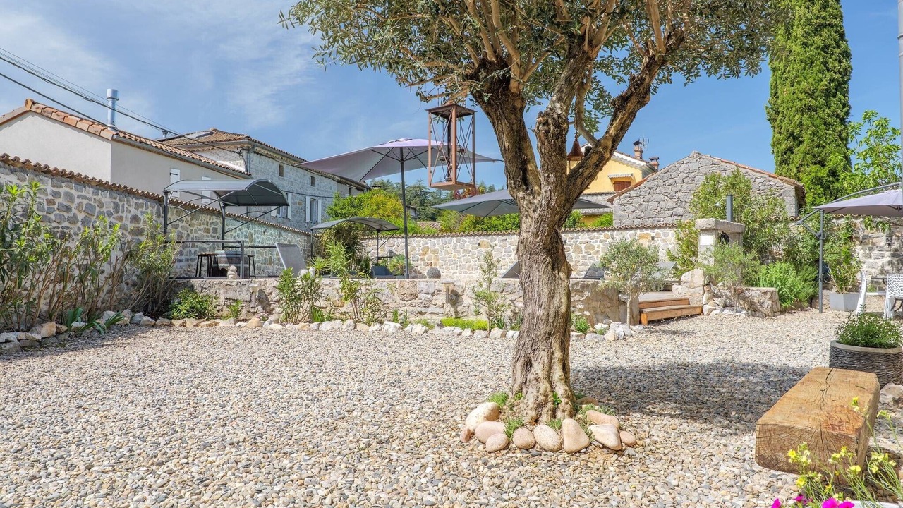 Photo of Outdoor in Saint Alban Auriolles