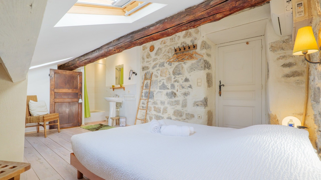 Photo of Bedroom in Saint Alban Auriolles