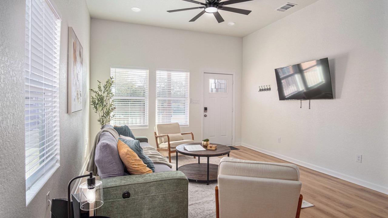 Photo of Livingroom in Near East Side
