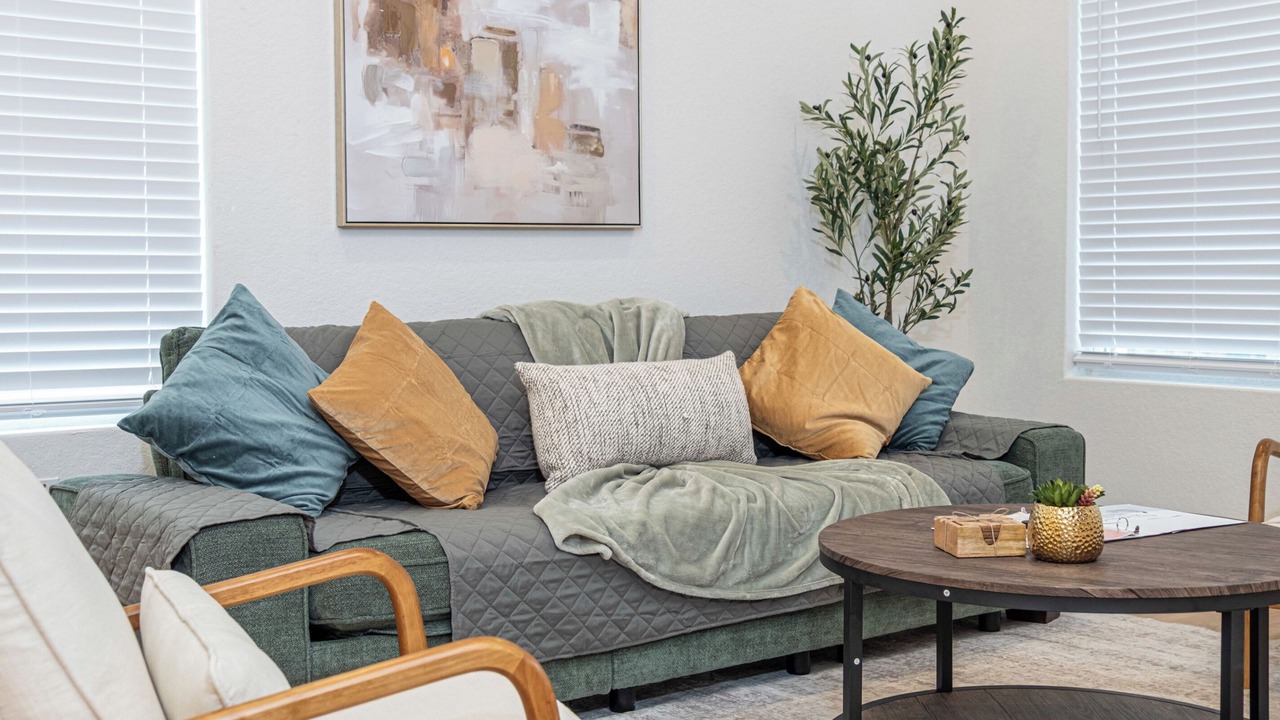 Photo of Livingroom in Near East Side