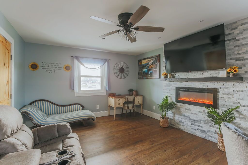 Photo of Livingroom in Fishersville
