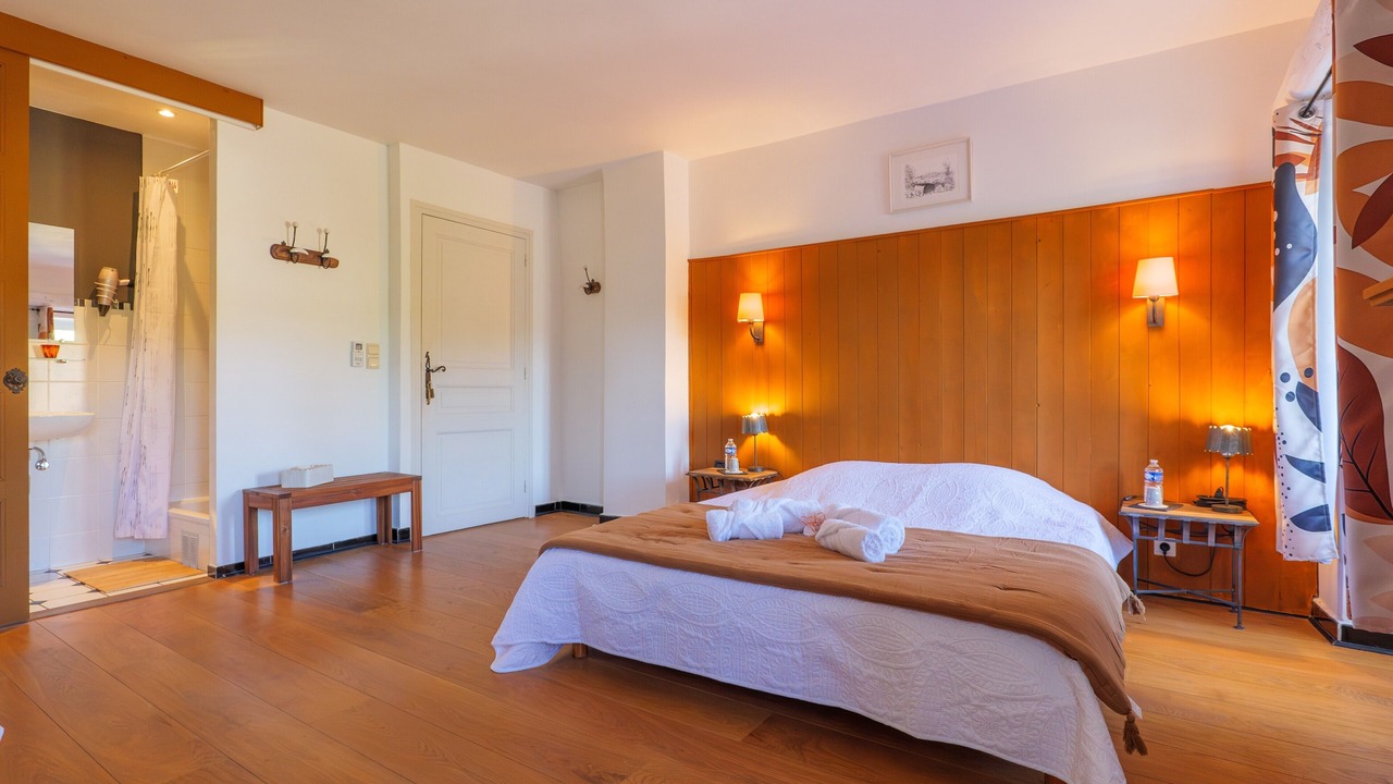Photo of Bedroom in Saint Alban Auriolles