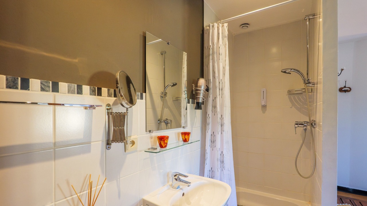 Photo of Bathroom in Saint Alban Auriolles
