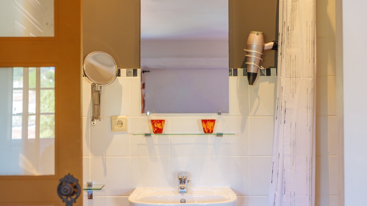Photo of Bathroom in Saint Alban Auriolles