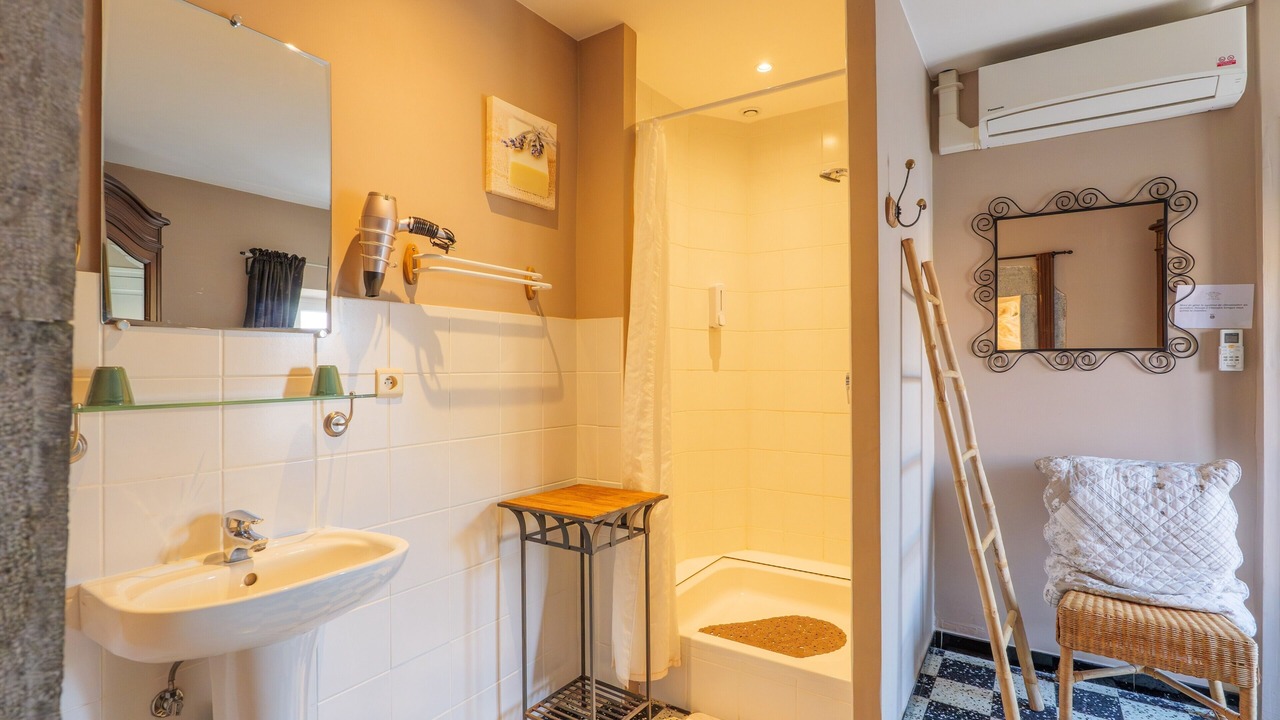 Photo of Bathroom in Saint-Alban-sous-Sampzon