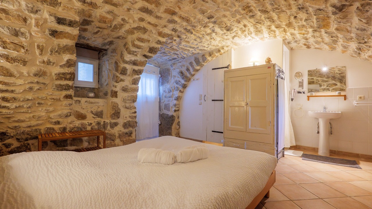 Photo of Bedroom in Saint Alban Auriolles