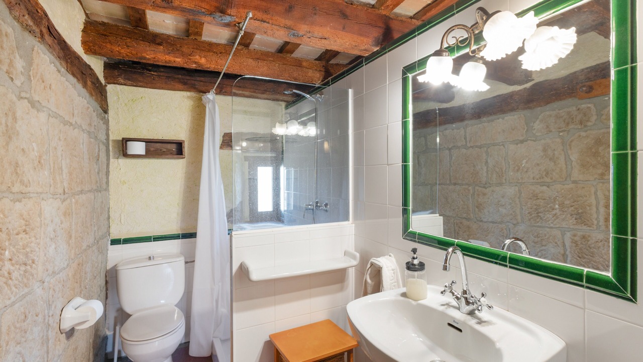 Photo of Bathroom in Lladurs