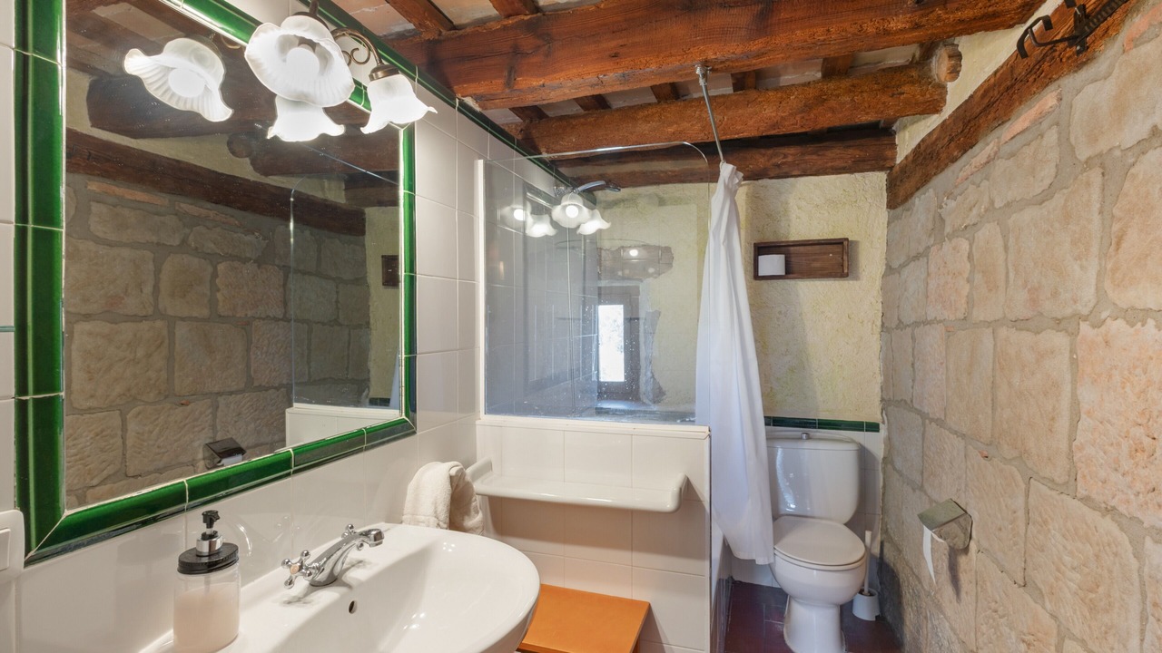Photo of Bathroom in Lladurs