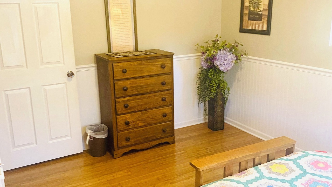Photo of Bedroom in Middle Valley