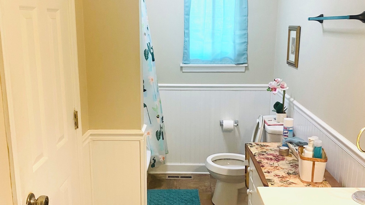 Photo of Bathroom in Middle Valley