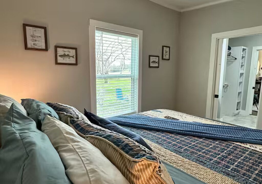 Photo of Bedroom in Smithville
