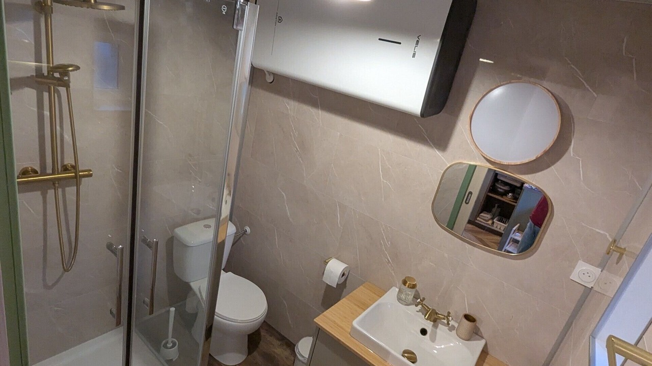 Photo of Bathroom in Falaise