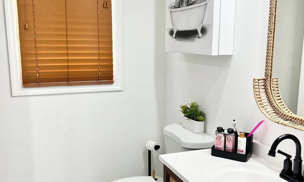 Photo of Bathroom in Thunderbolt