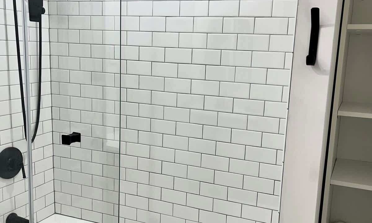 Photo of Bathroom in Thunderbolt