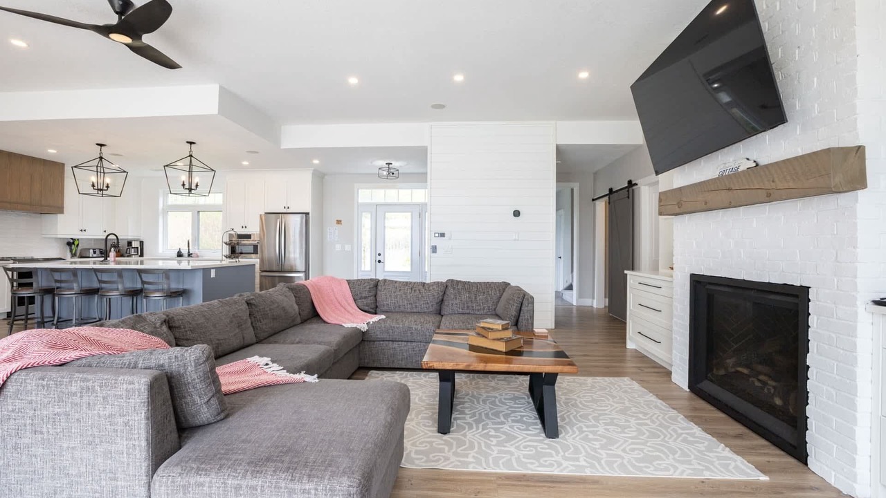 Photo of Livingroom in Coe Hill
