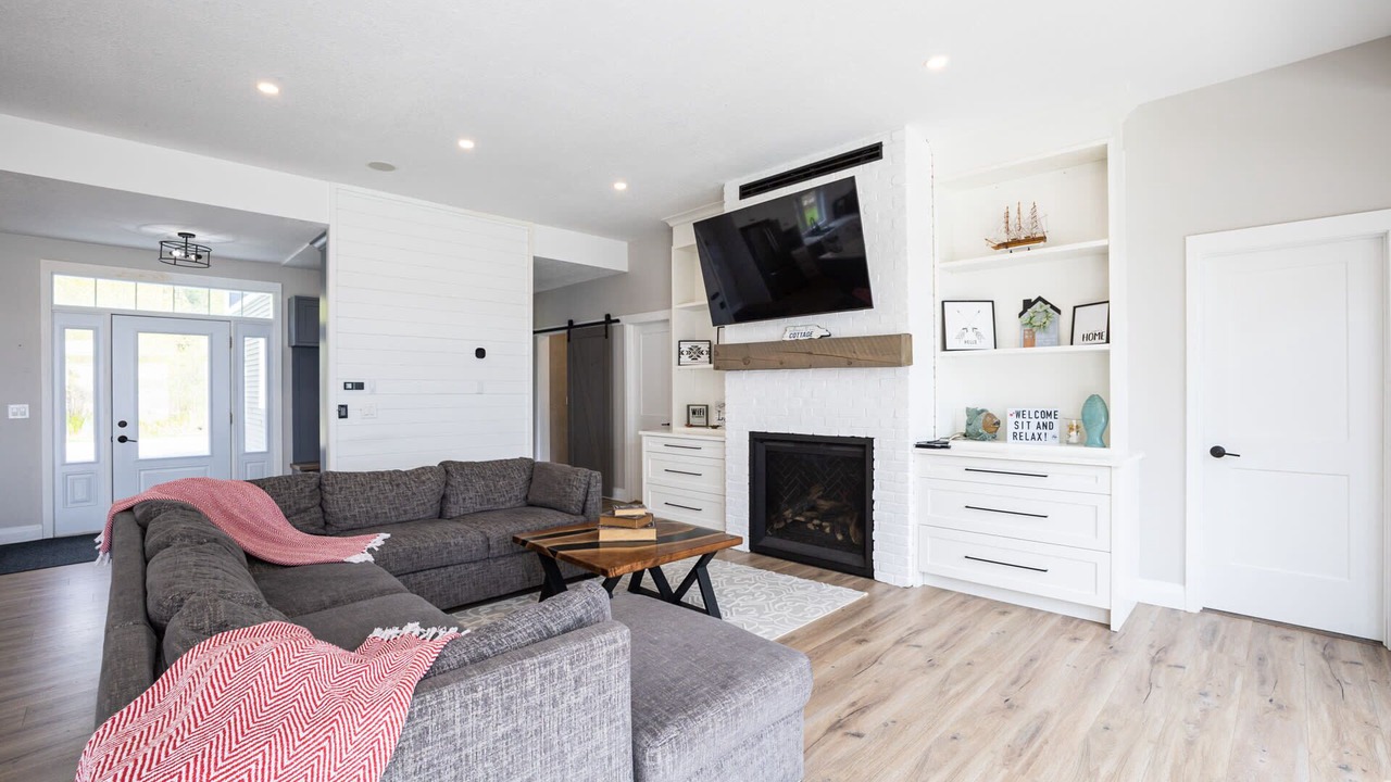 Photo of Livingroom in Coe Hill