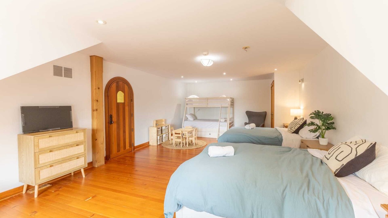 Photo of Bedroom in Lake of Bays