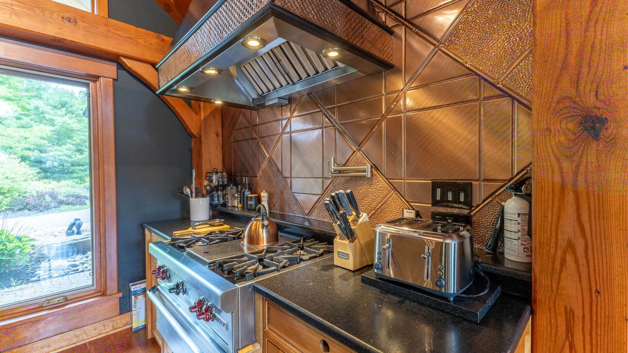 Photo of Kitchen in Lake of Bays