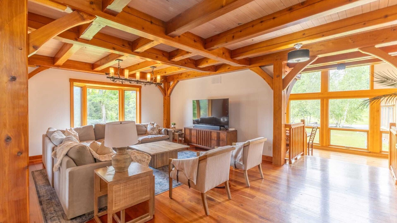 Photo of Livingroom in Lake of Bays