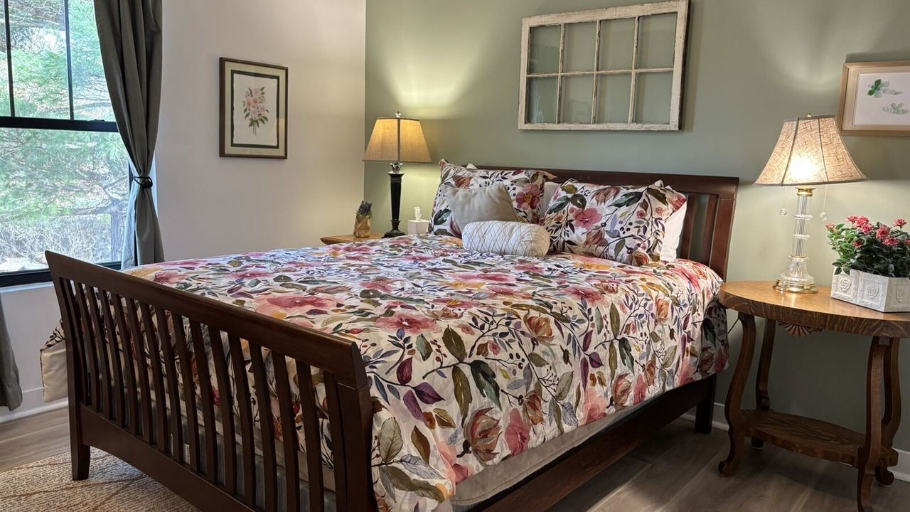 Photo of Bedroom in Town of Pines