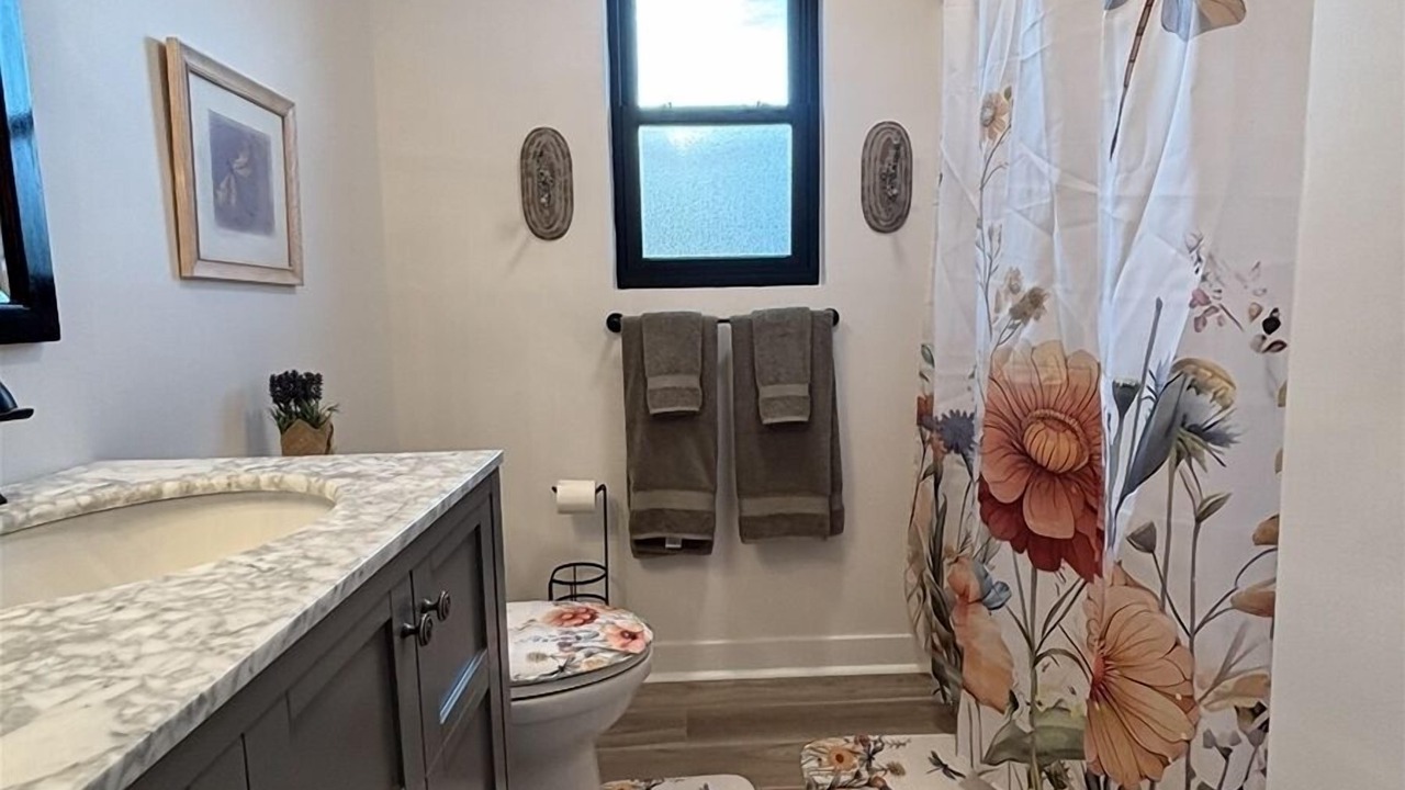 Photo of Bathroom in Town of Pines
