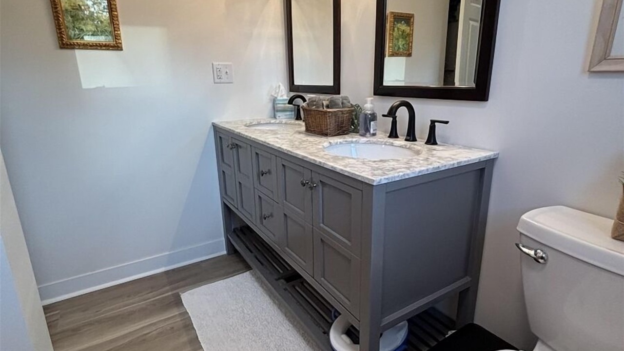 Photo of Bathroom in Town of Pines