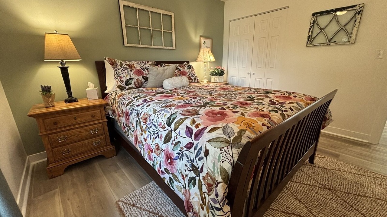 Photo of Bedroom in Town of Pines