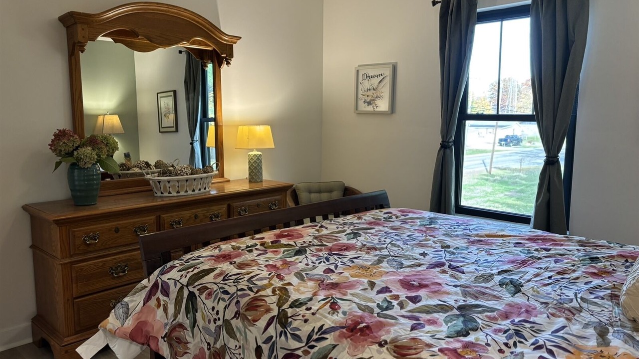 Photo of Bedroom in Town of Pines
