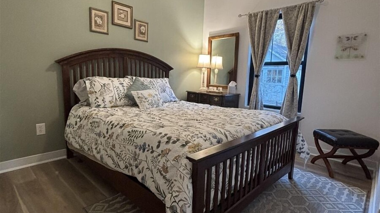Photo of Bedroom in Town of Pines