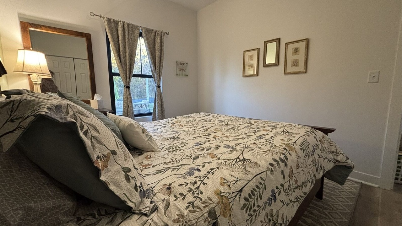 Photo of Bedroom in Town of Pines