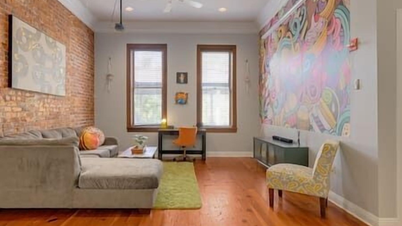 Photo of Livingroom in Downtown