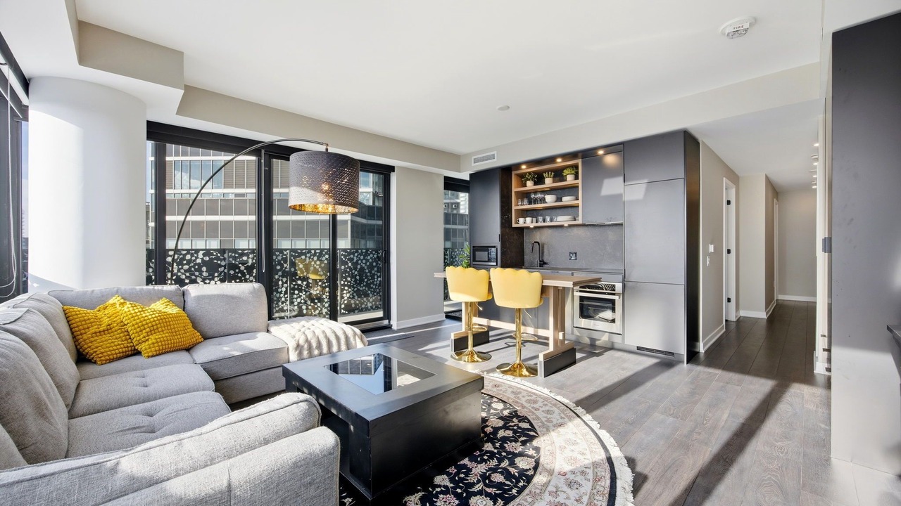 Photo of Livingroom in Church and Wellesley
