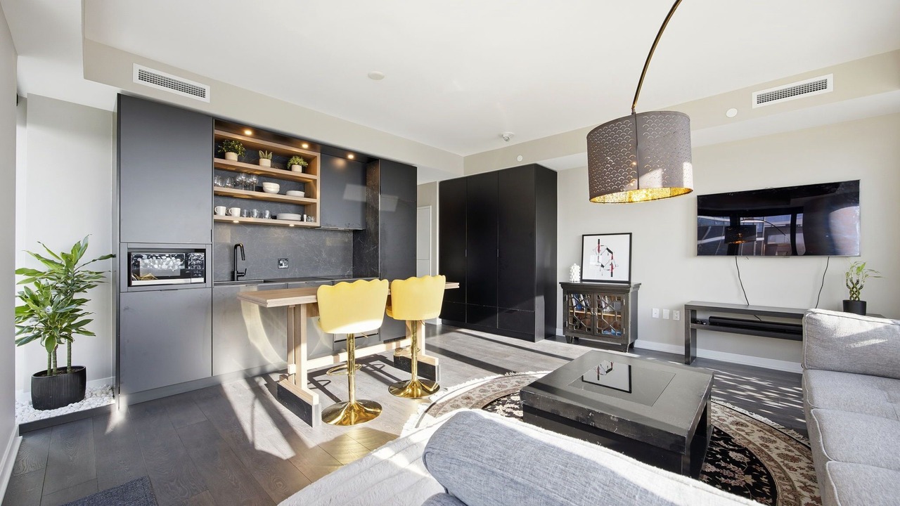 Photo of Livingroom in Church and Wellesley