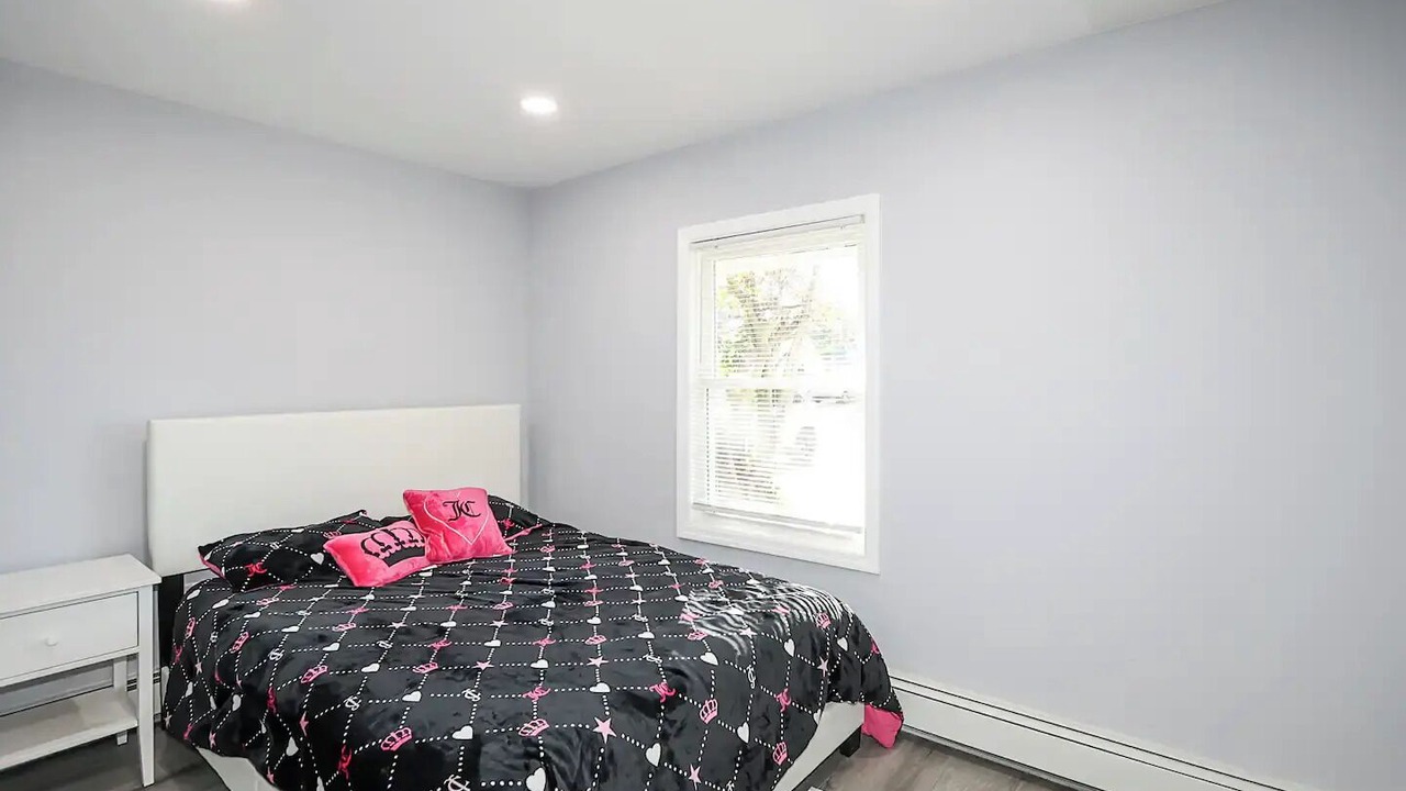 Photo of Bedroom in Glen Head