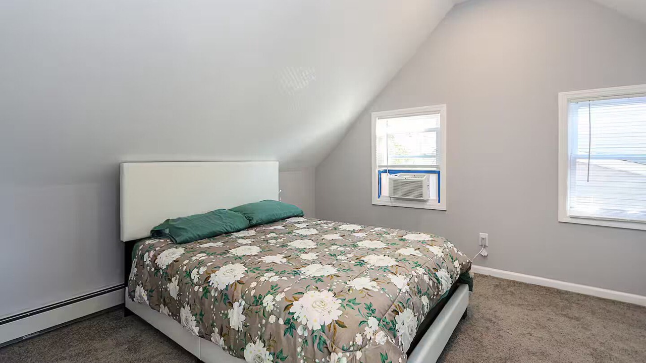 Photo of Bedroom in Glen Head