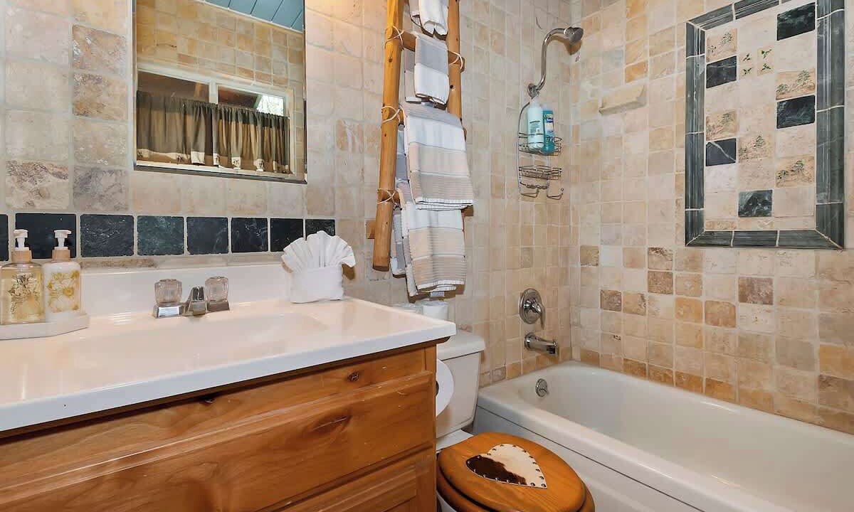 Photo of Bathroom in Fawnskin