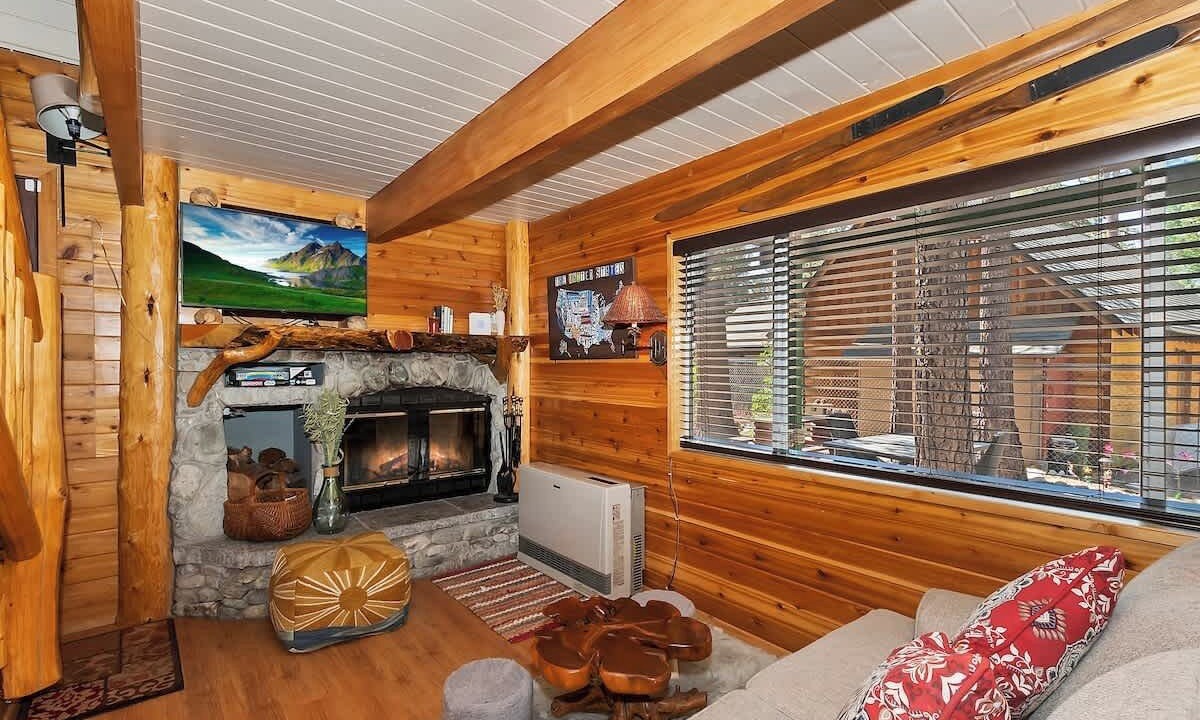 Photo of Livingroom in Fawnskin