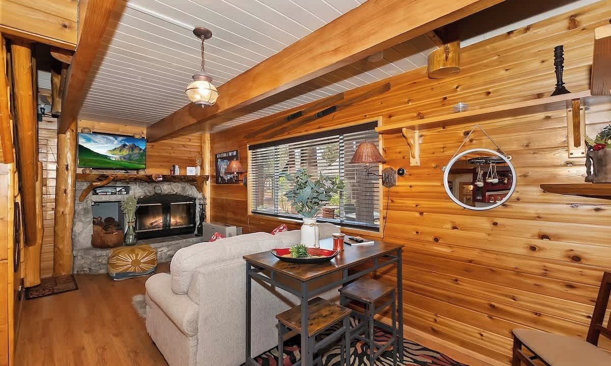 Photo of Livingroom in Fawnskin