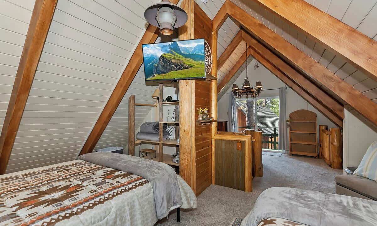 Photo of Bedroom in Fawnskin