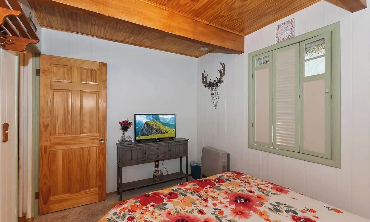 Photo of Bedroom in Fawnskin