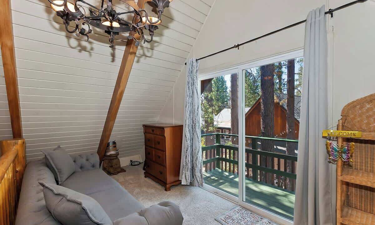Photo of Livingroom in Fawnskin